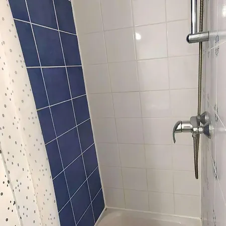 T2 Pour 4 Personnes Avec Piscine, Parking, Proche Et Commerces - Fr-1-607-54 *