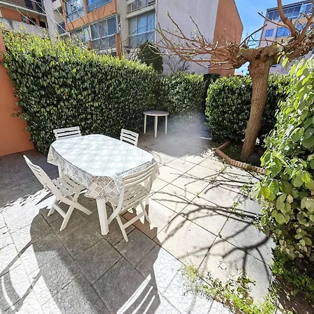 T2 Pour 4 Personnes Avec Piscine, Parking, Proche Et Commerces - Fr-1-607-54